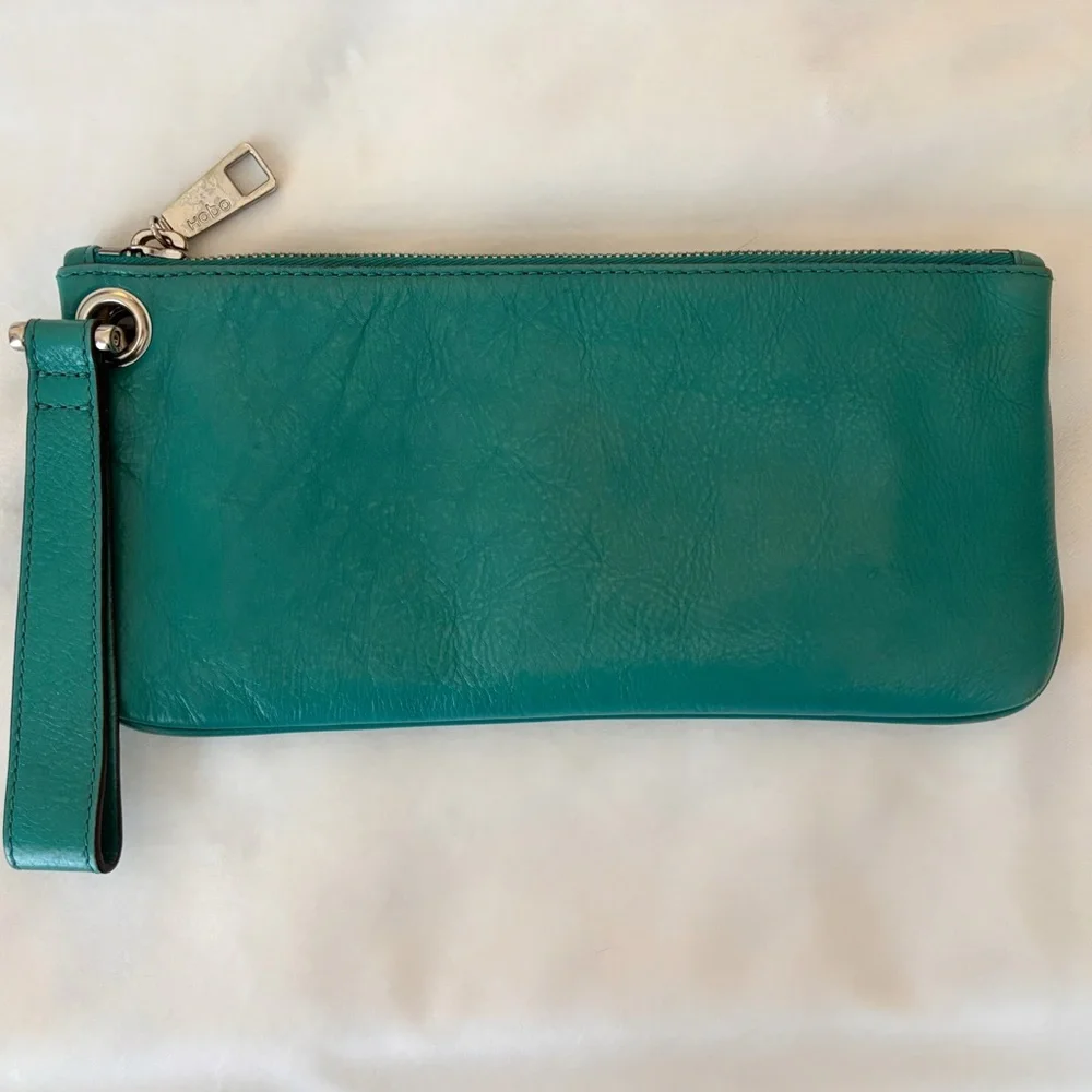 Hobo Vida Leather Wristlet Teal 11" x 5" - Picture 2 of 6